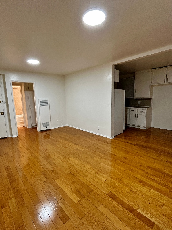 Photo - 1737 N Sycamore Ave Apartment