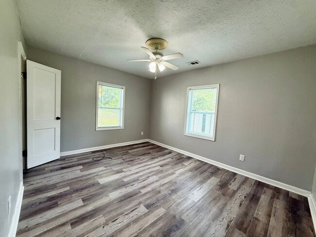 Building Photo - Charming 3BR House in Columbus