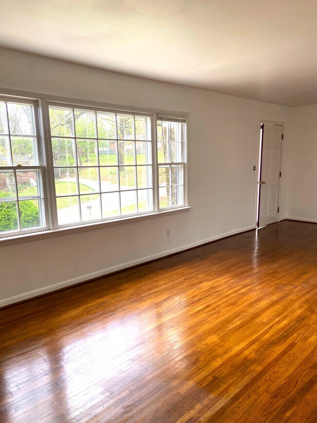 Foto del edificio - 1826 Eastridge Dr