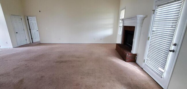Building Photo - 227 Loudon Hill Dr