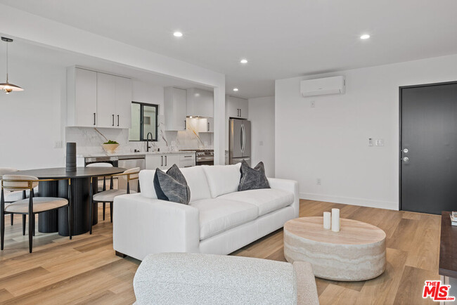 Foto del edificio - 3305 Ocean Front Walk