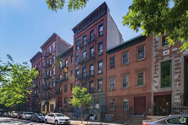 Building Photo - 604 E 9th St