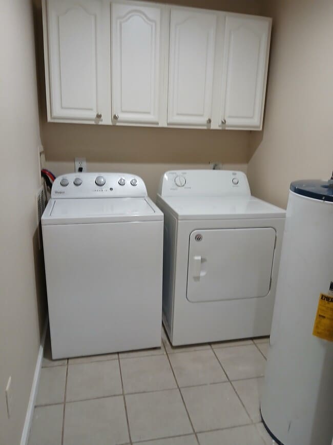 Building Photo - 2 Briarwood Rd