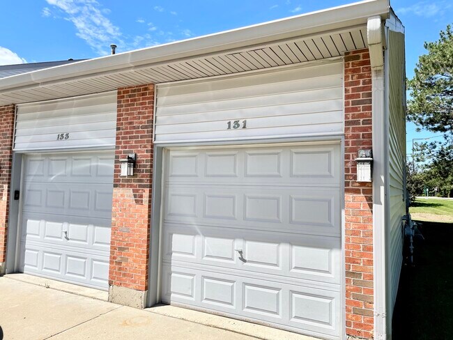 Building Photo - 131 Morningside Ln E