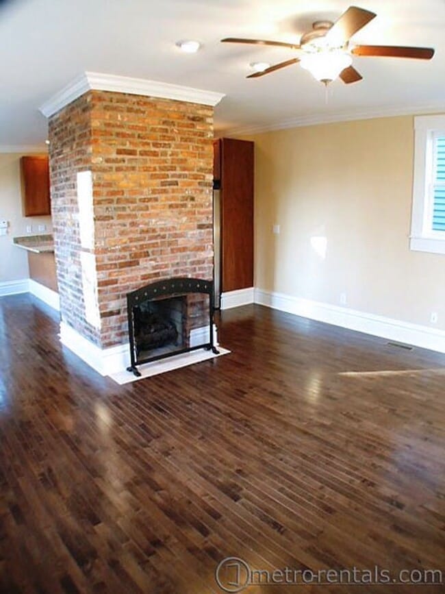 Building Photo - 264 E Kossuth St