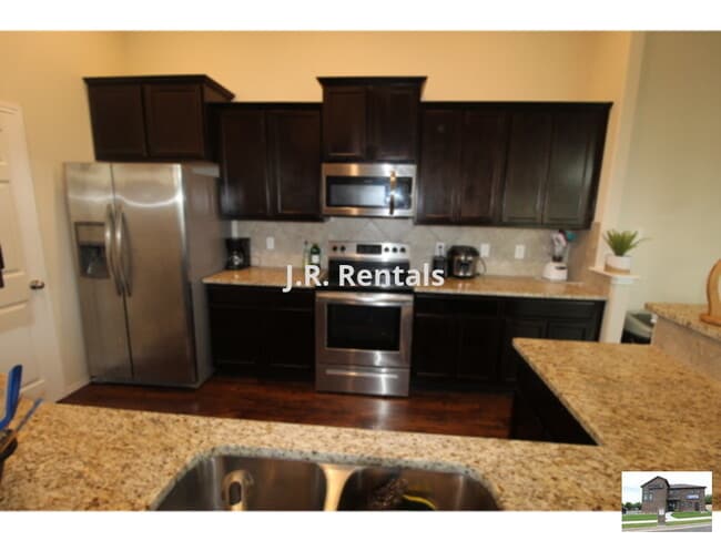 Building Photo - 1406 Lubbock Dr