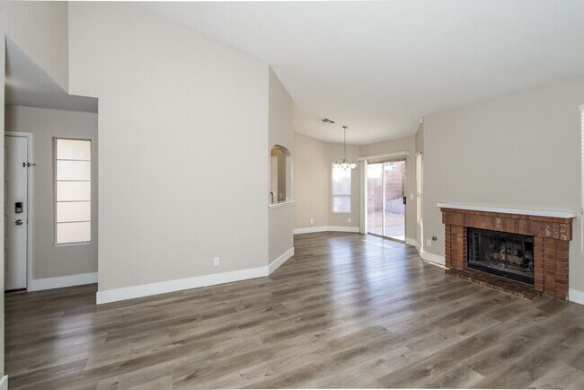 Foto del edificio - 1408 Harmony Hill Dr