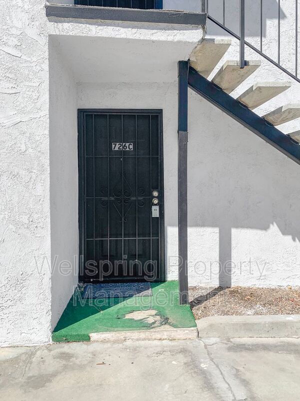 Building Photo - 726 N Sanders St