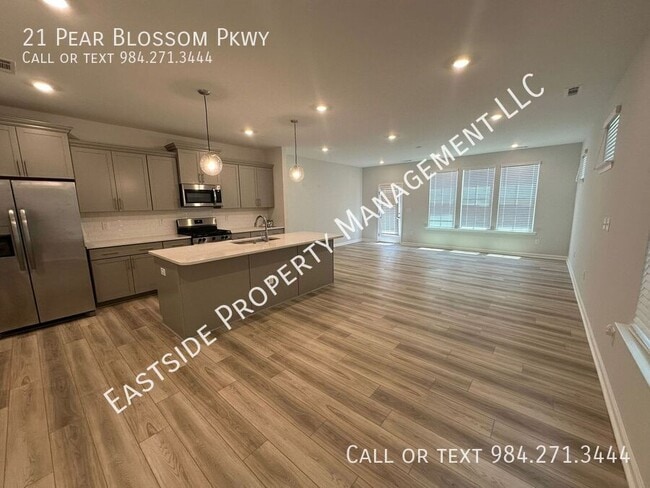 Building Photo - 21 Pear Blossom Pkwy