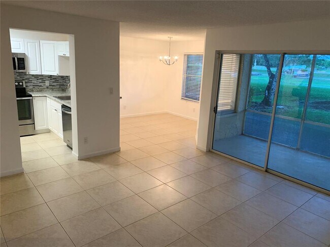 Building Photo - 1013 Coral Club Dr