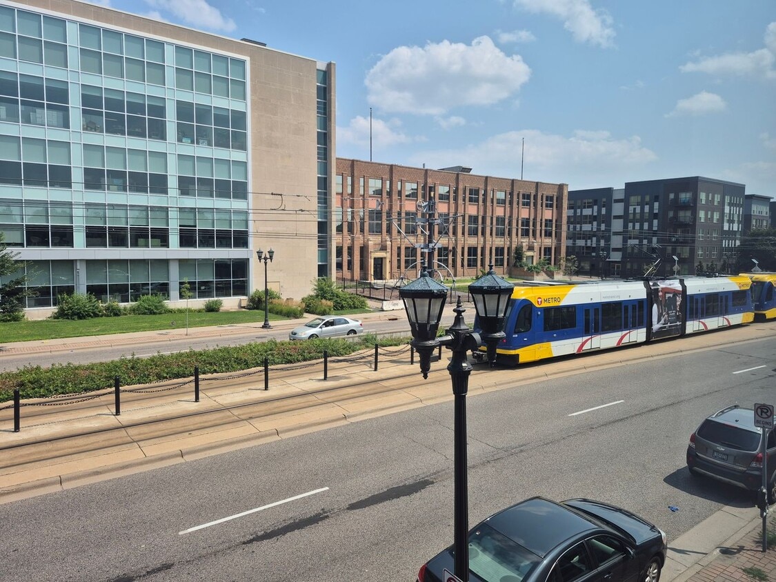 Primary Photo - 1912 University Ave W