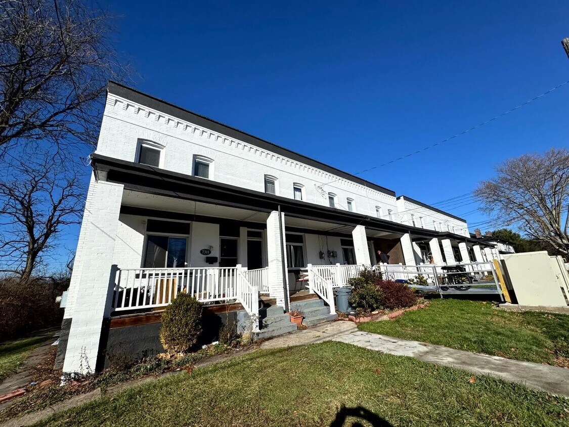 Primary Photo - Lovely two bedroom, 1 bathroom Townhome on...