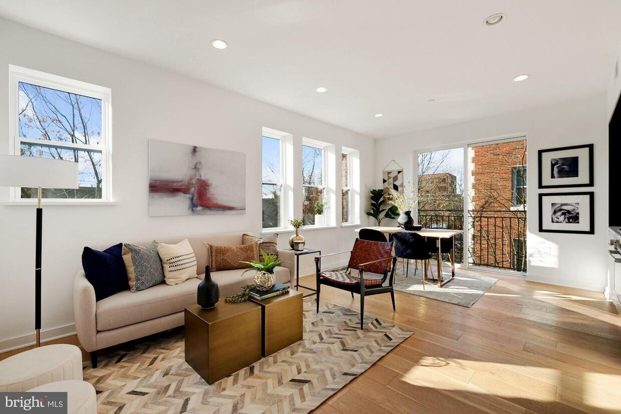 Primary Photo - 129 W St NW