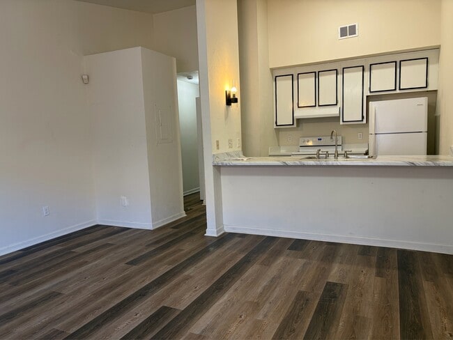 Photo - 1812 W Tharpe St Townhome