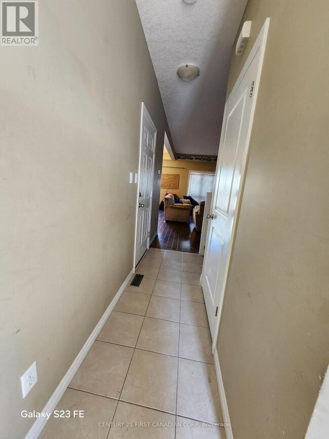 Building Photo - 112 N Centre Rd