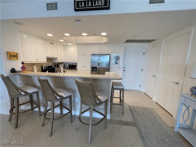 Building Photo - 2748 Tiburon Blvd E