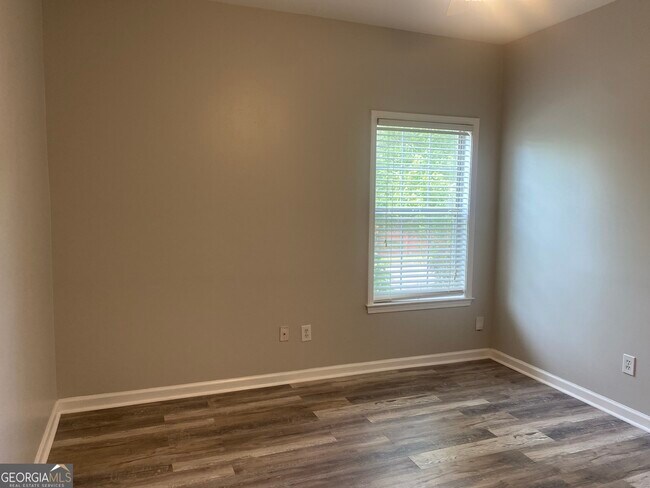 Building Photo - 517 Madeline Rose Ct