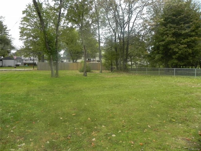 Building Photo - 5855 N Newburgh Rd