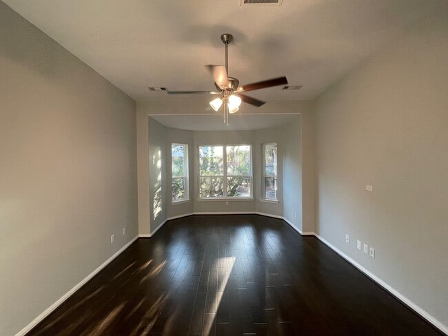 Foto del edificio - 9323 Willow Crossing Dr