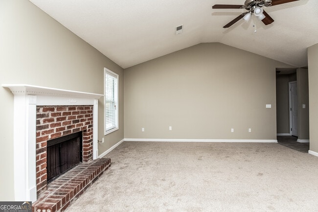 Foto del edificio - 831 Rosewood Cir