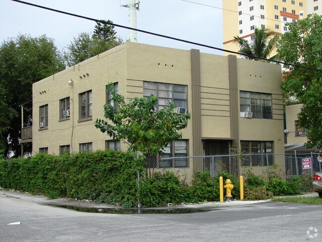 Foto del edificio - 101-115 NE 78th St