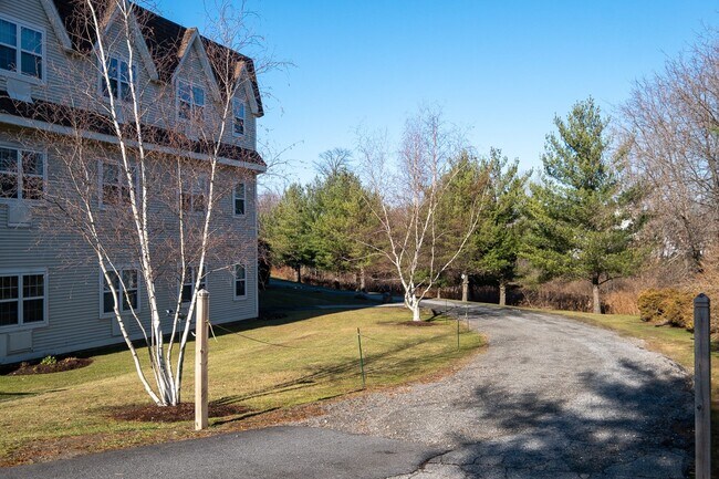 Foto del edificio - 1 bed, 1 bath independent senior living (55+ years of age) heat, hot water, & electricity include...