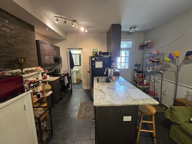 Foto del edificio - 338 S Laurel St