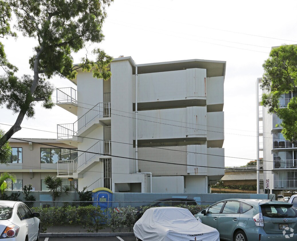 Building Photo - 2873 S King St