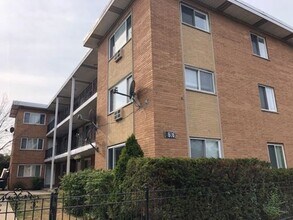 Building Photo - 4602 N River Rd