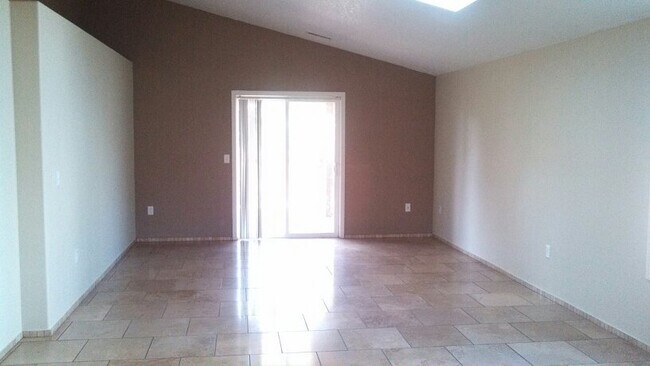 Foto del edificio - 3035 NE Buel Dr