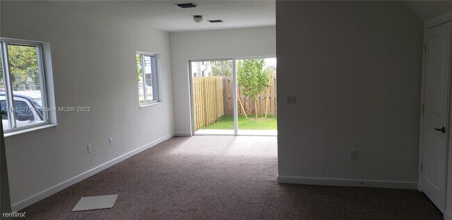 Building Photo - 4 br, 3 bath House - 1205 NW 3rd Ln