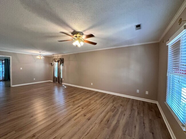 Foto del edificio - Exclusively Offered By Muse Realty Rentals, LLC