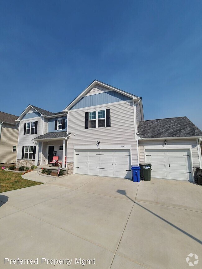 The Knolls at Cliffdale Apartments under 500 Fayetteville, NC 1