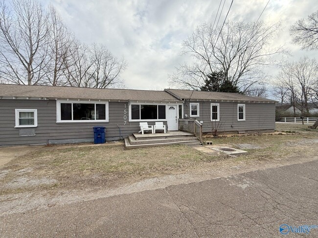 Building Photo - 1507 McCullough Ave NE