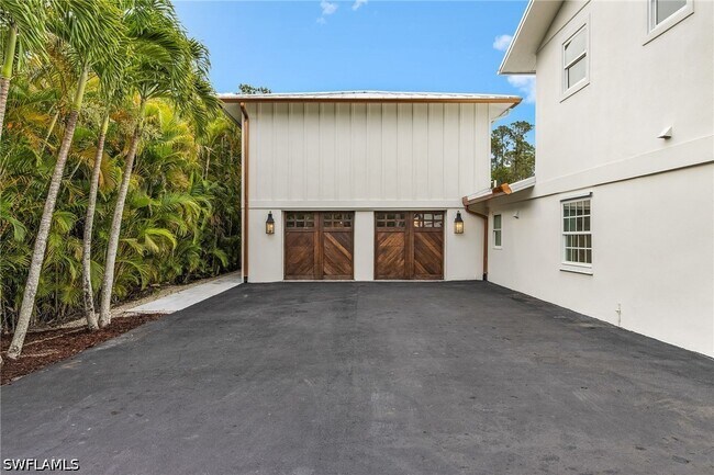 Foto del edificio - 6155 Standing Oaks Ln