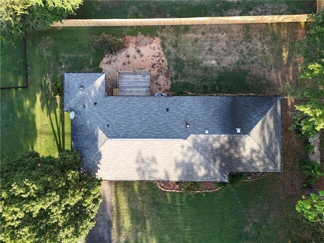 Building Photo - 136 Luckie St