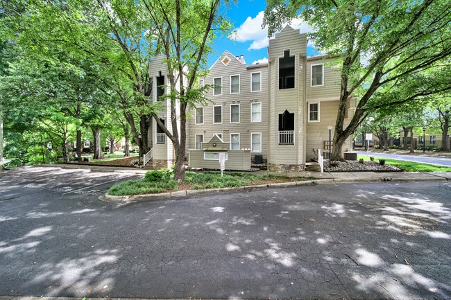 Building Photo - 300 S Cedar St