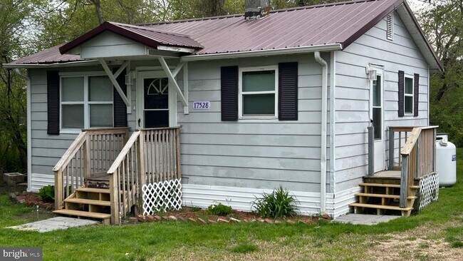 Foto del edificio - 17528 Ward Ave