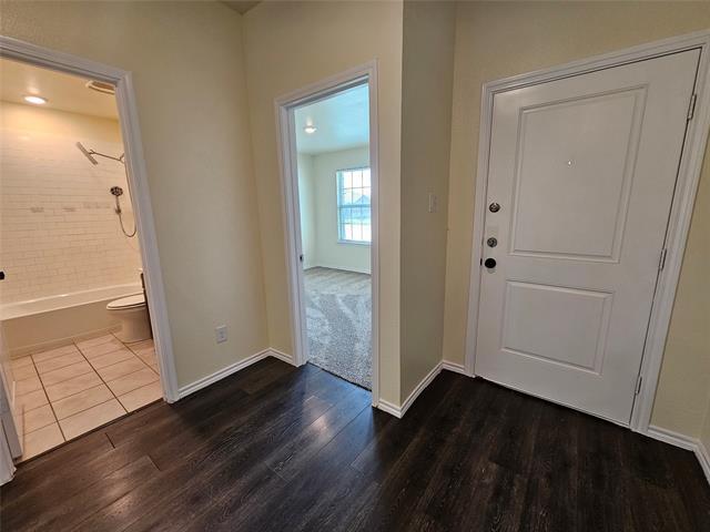 Foto del edificio - 900 Basswood Ln