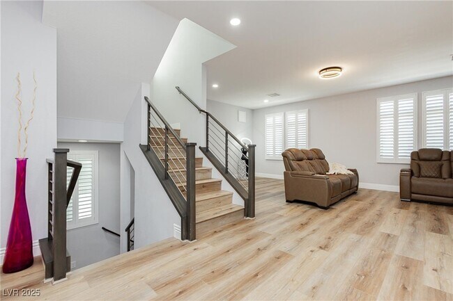 Foto del edificio - 8095 Carpenter Creek Ave