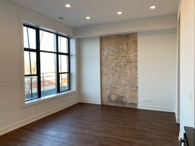 Building Photo - 1749 W Chicago Ave