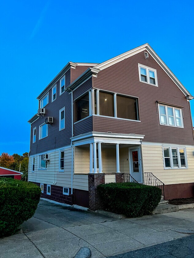 25 Hall St, Providence, RI 02904 25 Hall St Providence, RI