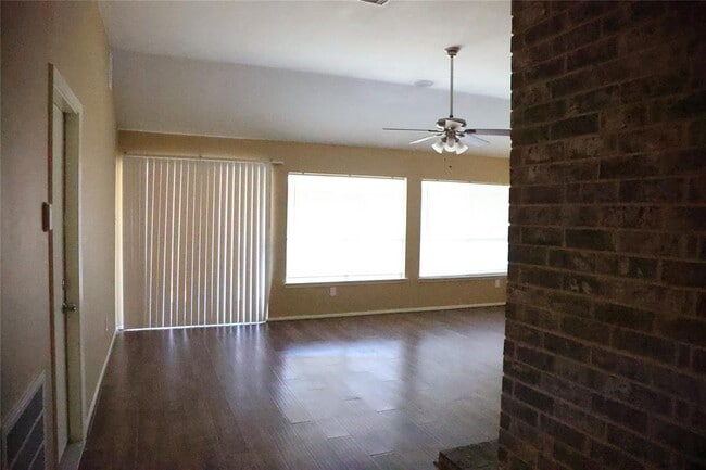 Building Photo - 2523 Edgedale Dr