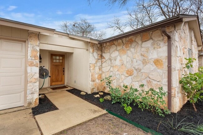 Building Photo - 1511 Sagebrush Dr