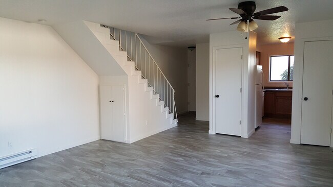 Entryway - 38640 Pleasant St