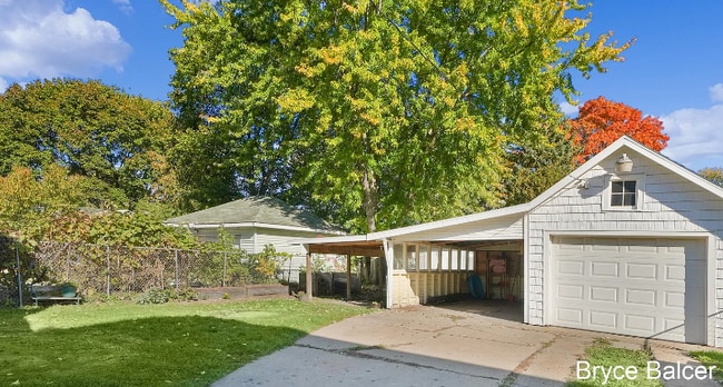 Foto del edificio - 1350 Davis Ave NW