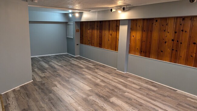Building Photo - 4527 Tuxedo Ave