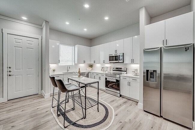 Building Photo - Luxe Prosper