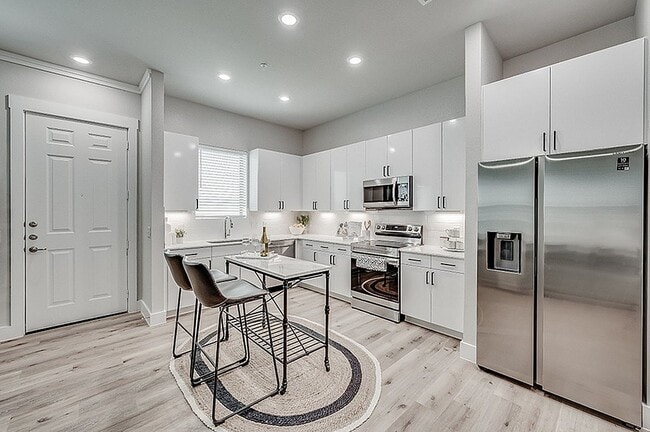 Building Photo - Luxe Prosper