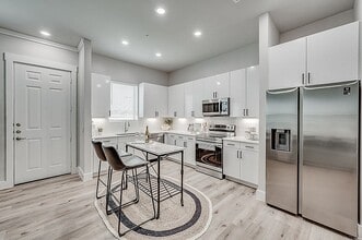 Building Photo - Luxe Prosper